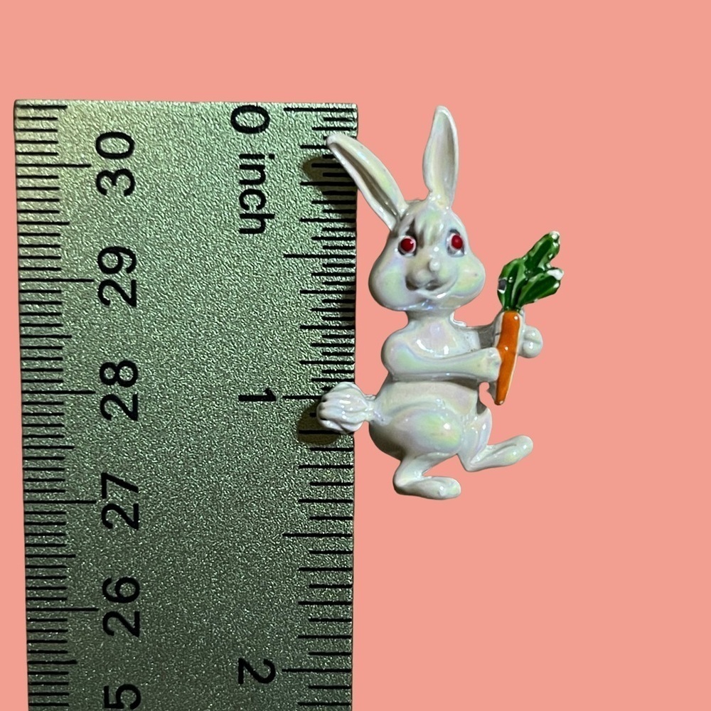 Iridescent White Enamel Bunny Red Eyes Brooch Pin with Carrot Vintage Fun - Picture 1 of 3